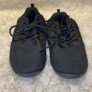 Tom’s womens size 6 black anti-skid sneakers